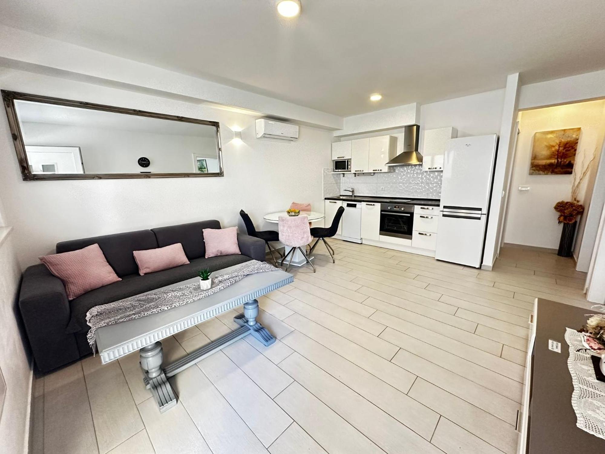 Apartments Danica 普罗马尼亚 外观 照片