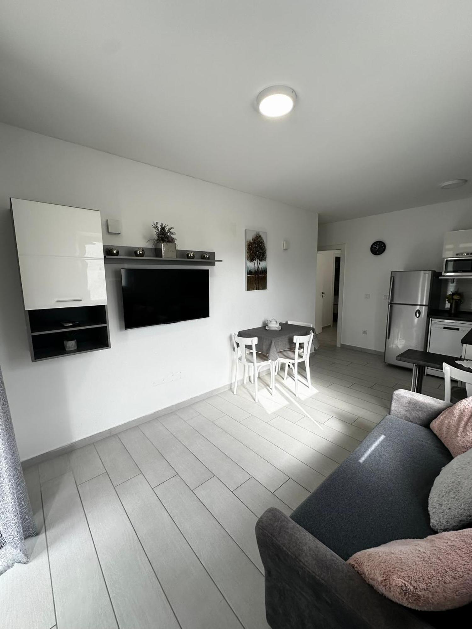 Apartments Danica 普罗马尼亚 外观 照片